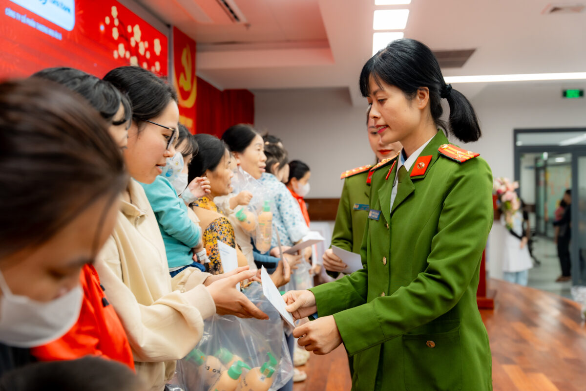 EuroStore Phối Hợp Cùng Học Viện CSND Trao 300 Suất Quà Tết Cho Bệnh Nhi Tại BV Nhi Hà Nội 3 NHN 197 EuroStore